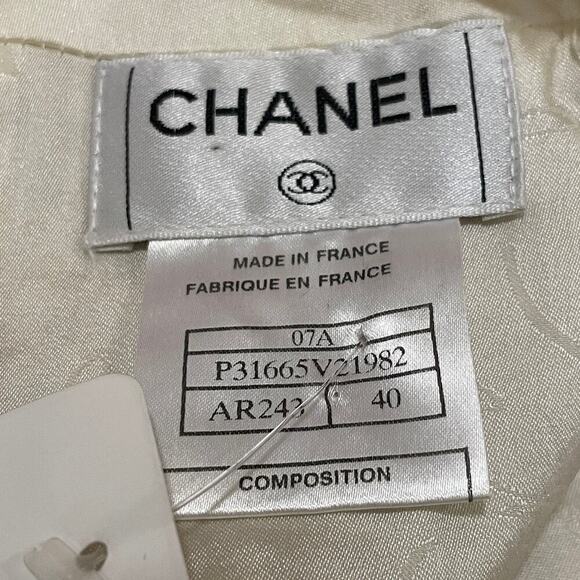 CHANEL 07A Skirt FR 40 | Cream Wool Tweed, Gold Chain Waist, Silk Lined, NWT - Picture 7 of 16